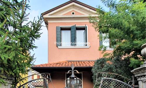 ALLE PORTE DI TREVISO, VILLA IN STILE PRIMI '900