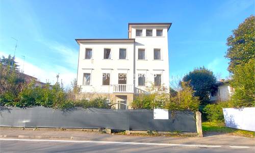 VILLA PRESTIGIOSA A DUE PASSI DAL CENTRO STORICO